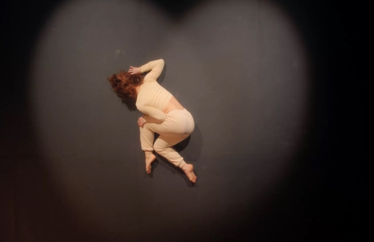 Filme que conta história de contorcionista debate abuso infantil