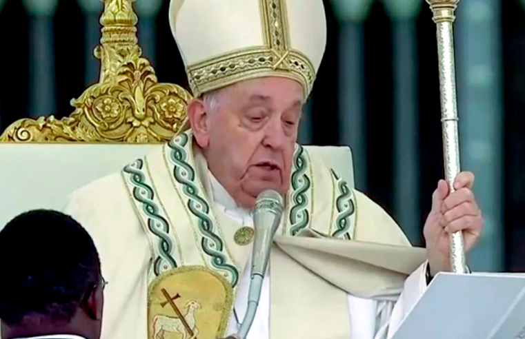 Papa está sem febre e em condição clínica estável