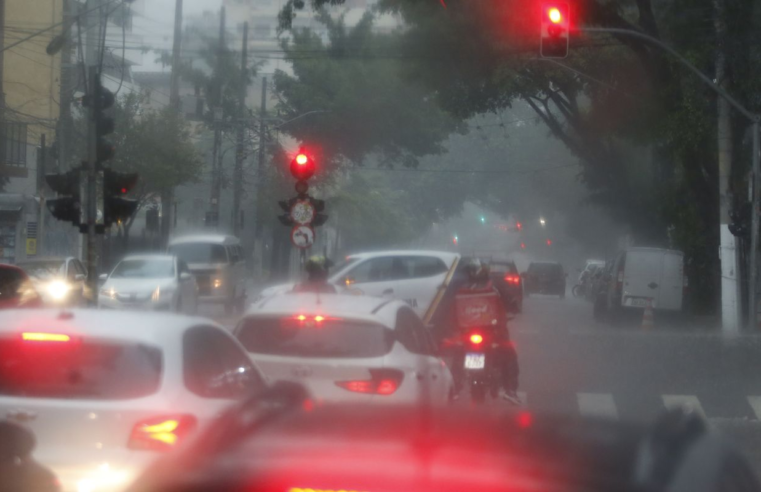 Defesa Civil alerta para chuva severa no centro e na zona leste de SP