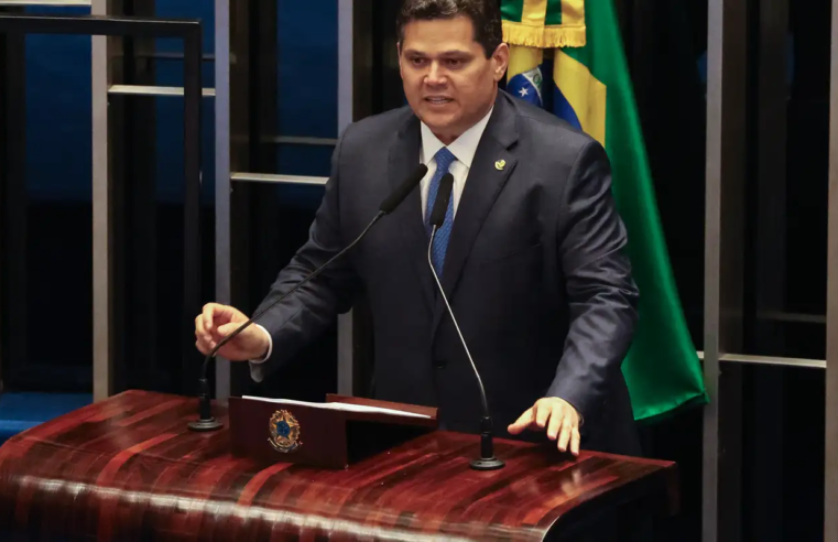 Anistia a golpistas não é assunto dos brasileiros, diz Alcolumbre
