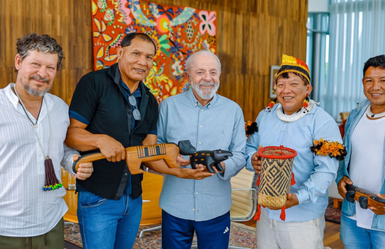 Lula recebe indígenas do Xingu e promete visita ao território