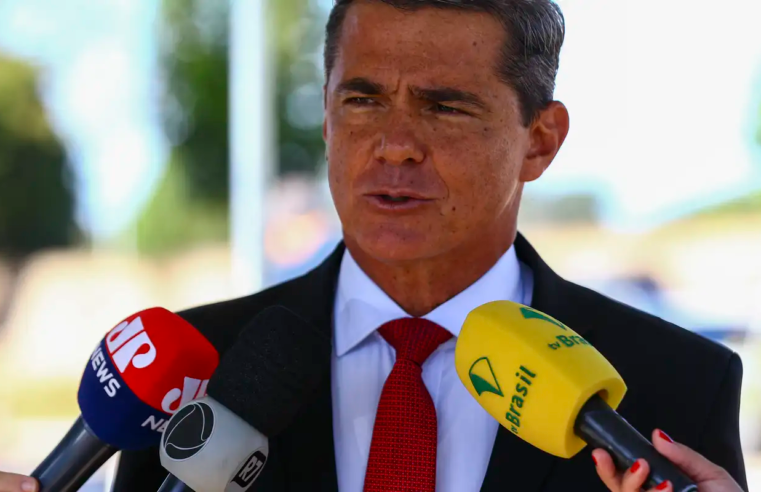 General estava com raiva e pressionava Bolsonaro por golpe, diz Cid