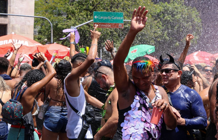 Blocos de rua gratuitos são atração preferida de quem curte carnaval