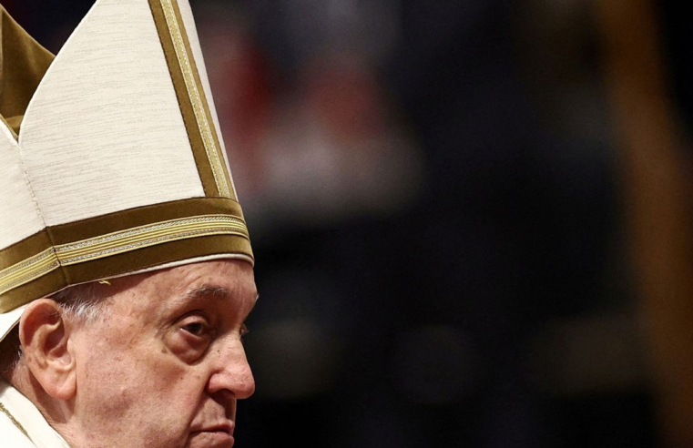 Vaticano diz que Papa Francisco teve noite tranquila no hospital