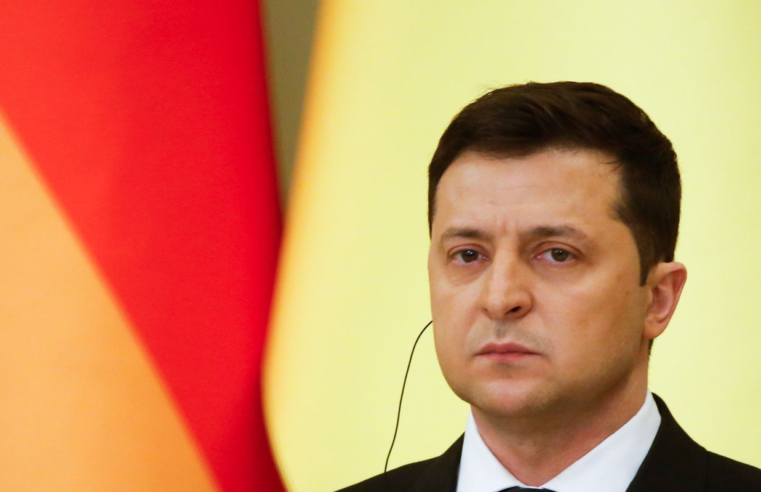 “Devemos alcançar a paz pela força”, diz Zelenskyy no 3º ano em guerra
