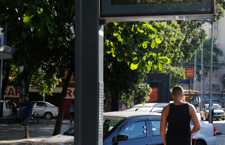 Carnaval deve ser de calor forte e  pouca chuva na maior parte do país