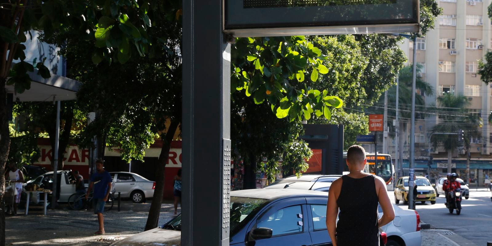 Carnaval deve ser de calor forte e  pouca chuva na maior parte do país