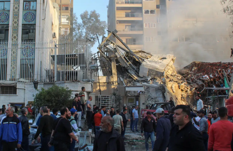 Israel bombardeia Síria e pede a israelenses que deixem o país