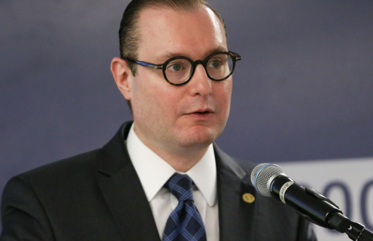 Zanin diz que não vai se declarar impedido para julgar Bolsonaro