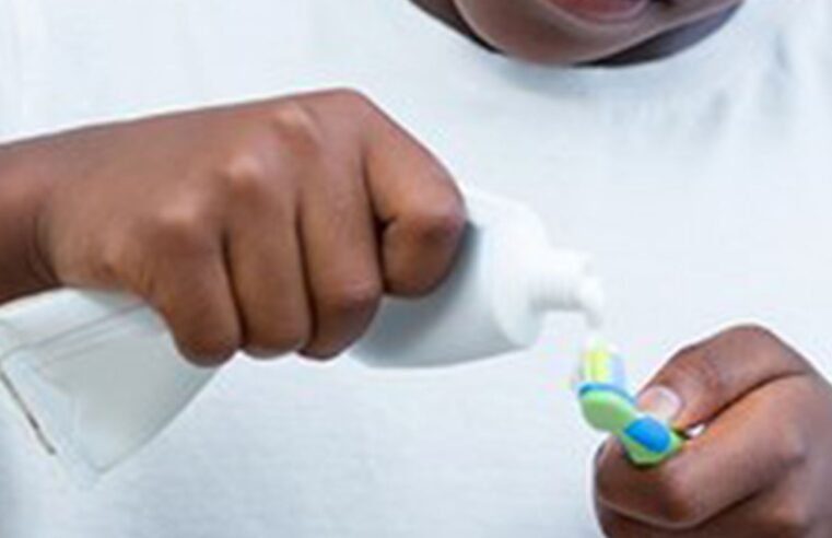 Anvisa suspende creme dental da Colgate após relatos de reações