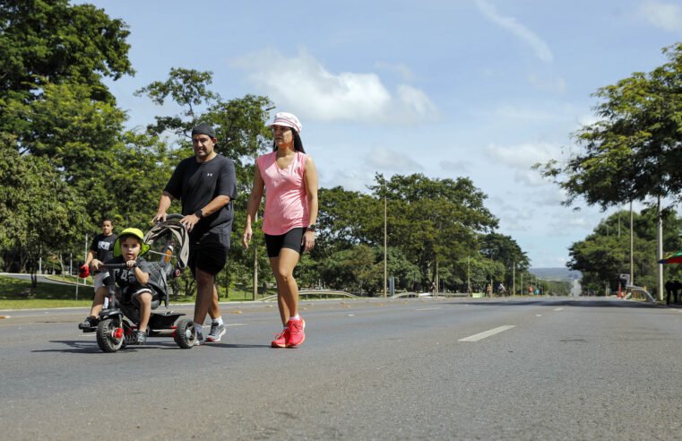 Brasilienses aproveitam o Eixão do Lazer ampliado no feriado de Carnaval
