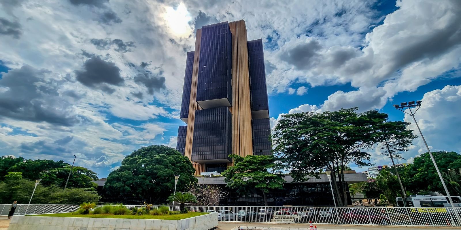 Mercado financeiro projeta inflação de 5,68% em 2025