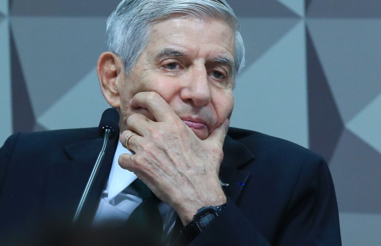 General Heleno pede absolvição sumária em denúncia do golpe