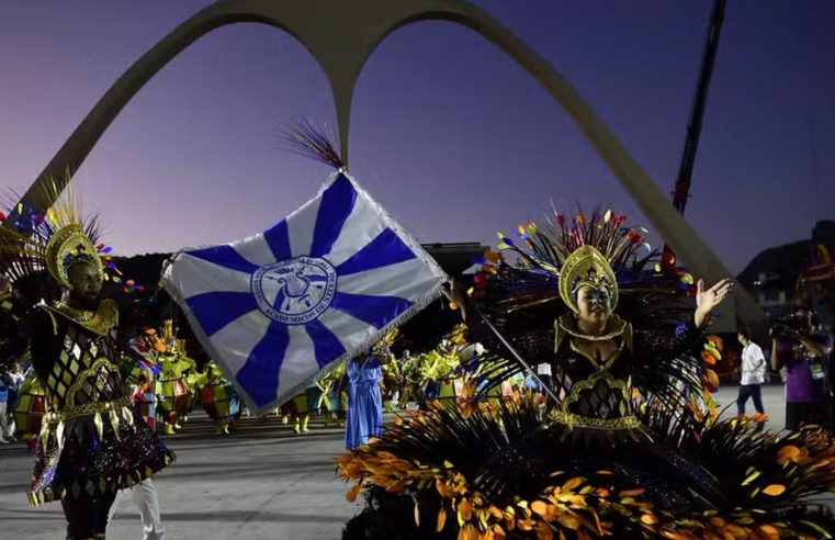 Acadêmicos de Niterói vence Série Ouro e sobe ao Grupo Especial do Rio
