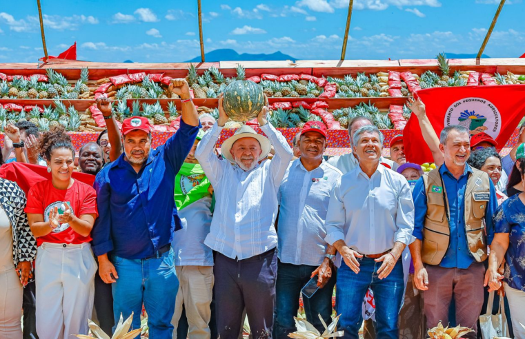 Lula entrega mais de 12 mil lotes de terras da reforma agrária