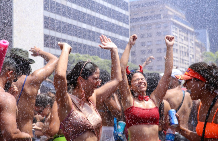 Dezenas de blocos de rua se apesentam neste final de semana no Rio