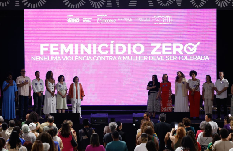 Desfile das Campeãs do carnaval carioca tem ação contra feminicídio