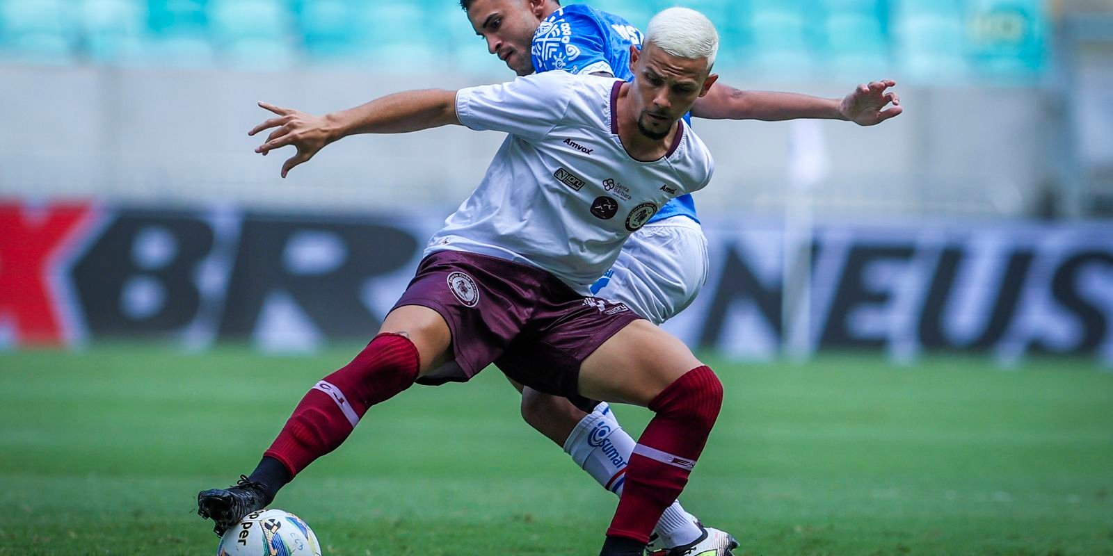Jacuipense supera Bahia e fica perto da final do Baiano