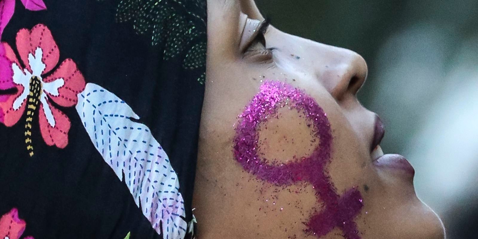 Hoje é Dia destaca os direitos da mulher e os cuidados com a audição