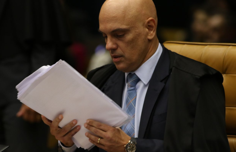 Moraes libera para julgamento denúncia contra Bolsonaro e outros sete