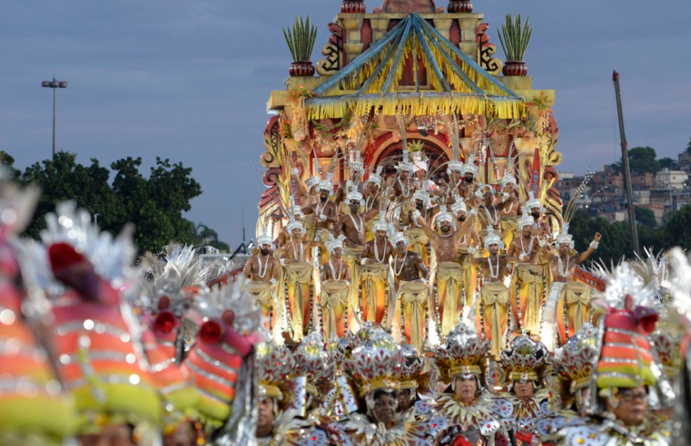 Oito escolas fecham Série Ouro no Sambódromo do Rio