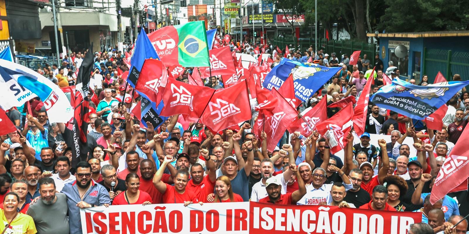 Protesto de metalúrgicos defende isenção de IR e redução de jornada