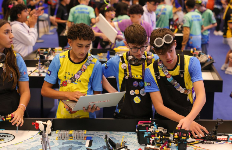 Torneio de robótica classifica estudantes para competição mundial