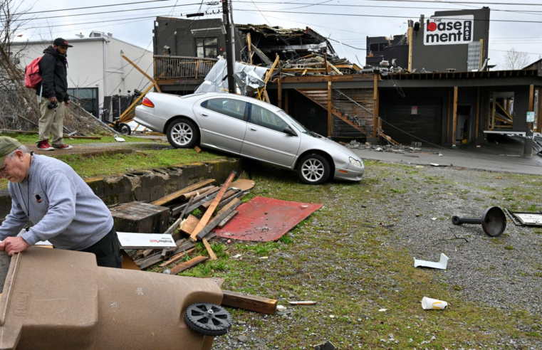 Número de mortos nos EUA por tornados do fim de semana sobe para 36