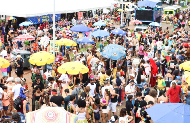 Blocos de rua garantem a folia na capital federal