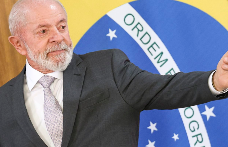Em busca de acordos, Lula e autoridades embarcam para Ásia