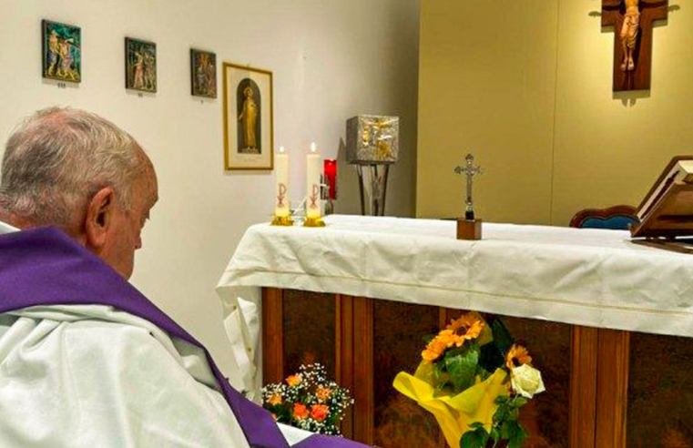 Papa Francisco deve ter alta hospitalar neste domingo