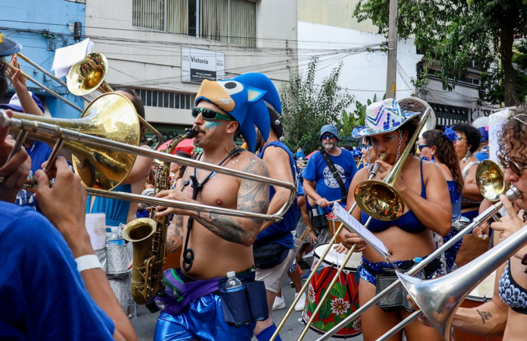 Bloco mais antigo de São Paulo anima carnaval no centro da cidade