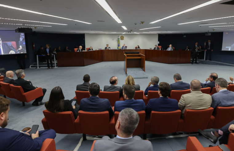 Por unanimidade, turma do STF torna Bolsonaro e mais 7 réus por golpe