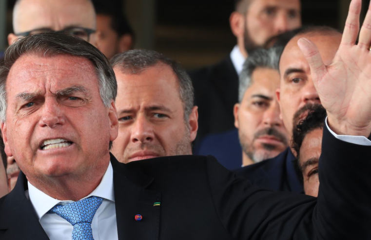 Após virar réu, Bolsonaro nega decreto de golpe de Estado