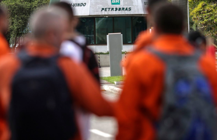 Petroleiros param por 24 horas contra mudanças no teletrabalho e PLR