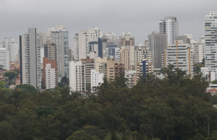 Construções em cidades brasileiras crescem mais que a população