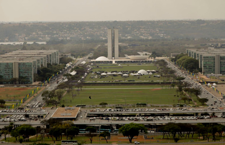 Reajuste de servidores federais será pago em maio, garante governo