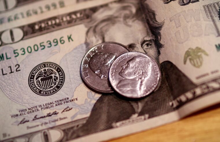 Dólar sobe para R$ 5,89 após EUA confirmarem tarifa de 145% à China