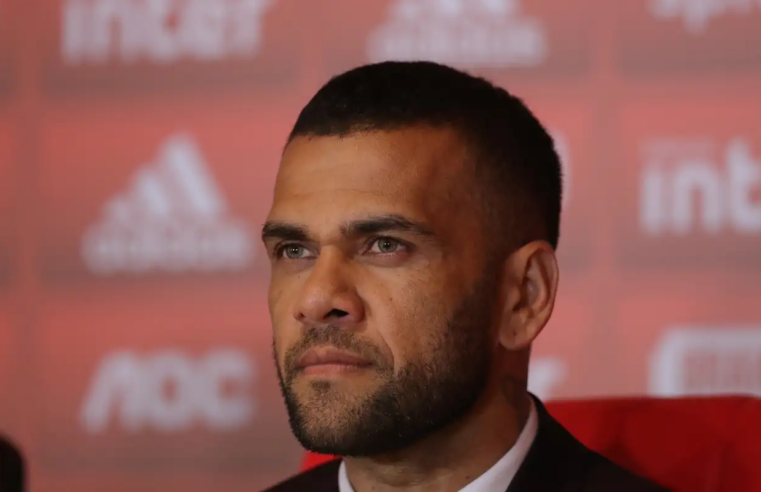 Movimento feminista protesta contra revogação da pena de Daniel Alves