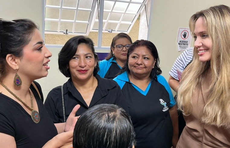 Atriz Angelina Jolie visita centro de imigrantes e refugiados em SP