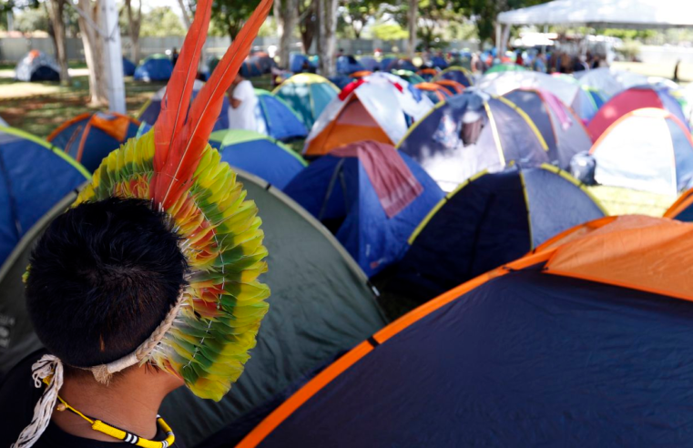 Milhares de indígenas acampam em Brasília pelo direito à terra