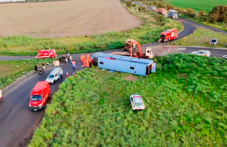 Acidente de ônibus deixa ao menos 10 mortos em Minas Gerais
