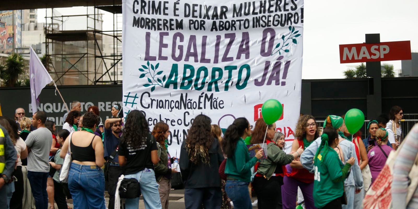 Barreiras travam aborto legal no Brasil, diz instituto ligado à OMS