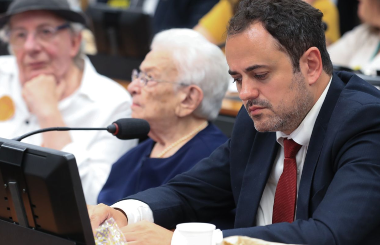 Conselho de Ética aprova cassação do mandato de Glauber Braga