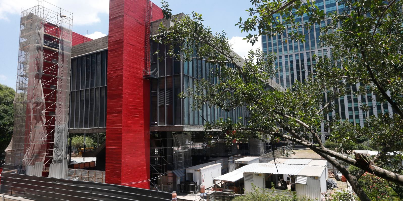Masp abre programação do vão livre com instalação de Iván Argote
