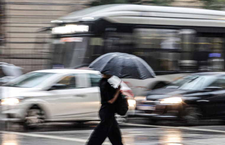 Chuva forte deixa 104 mil imóveis sem energia no estado de São Paulo