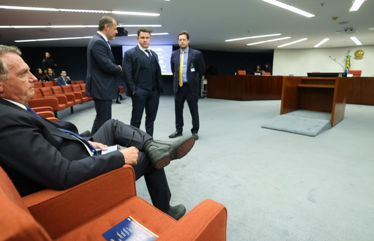 Moraes dá cinco dias para Bolsonaro e réus apresentarem defesa prévia