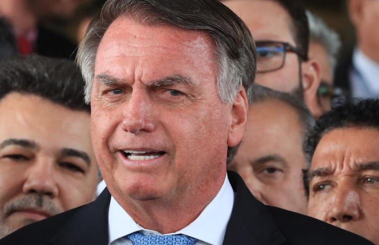Após atendimento em Natal, Bolsonaro será transferido para Brasília