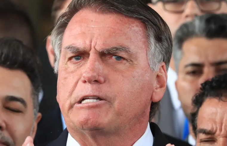 Bolsonaro passa por cirurgia no intestino neste domingo