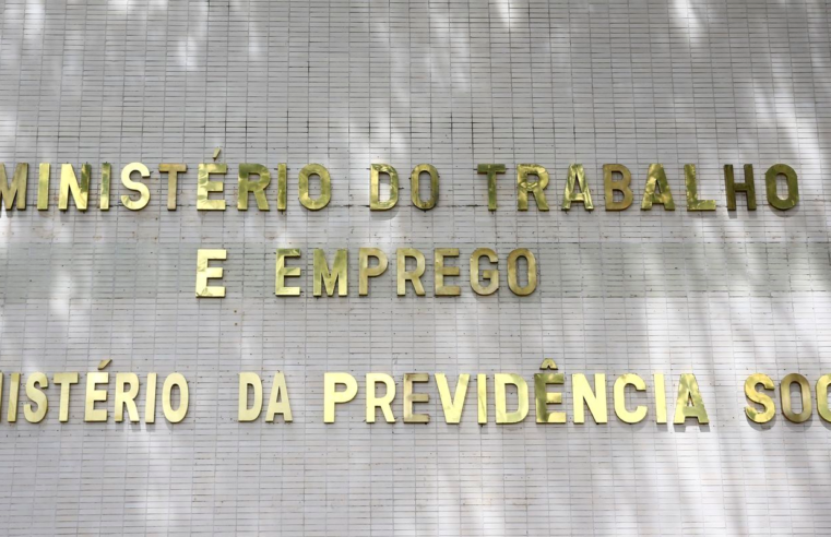 Médicos peritos do INSS voltam ao trabalho nesta segunda-feira